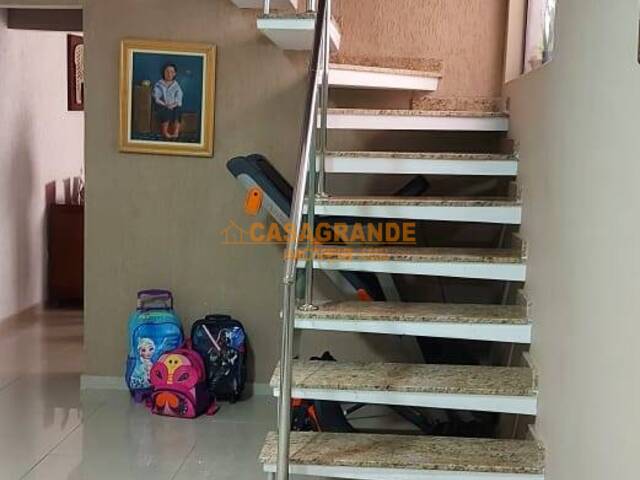 Casa para Venda em São José dos Campos - 3