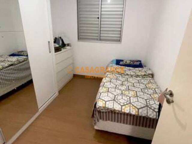 Apartamento para Venda em São José dos Campos - 3