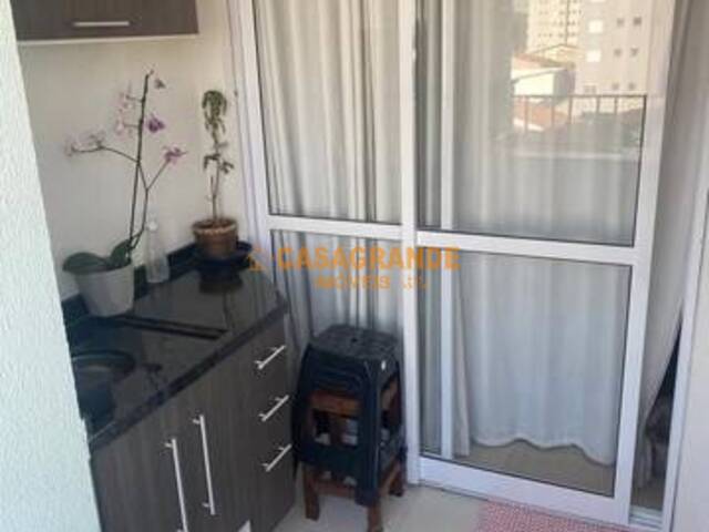 Apartamento para Venda em São José dos Campos - 2