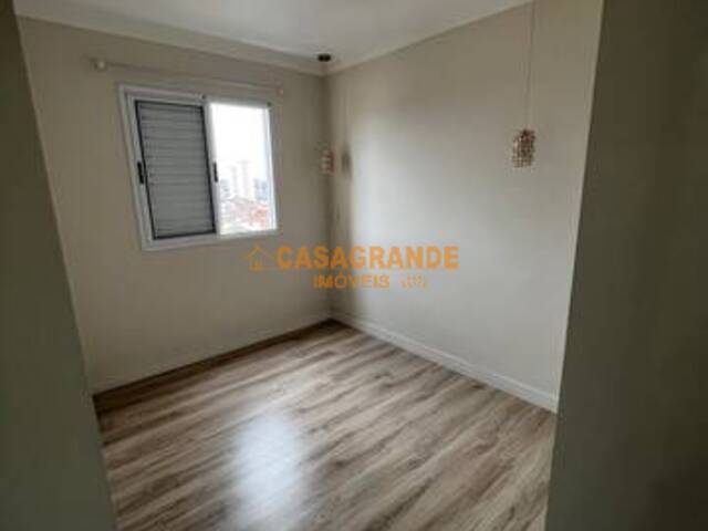 Apartamento para Venda em São José dos Campos - 2