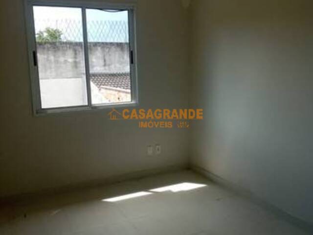 Casa para Venda em São José dos Campos - 2