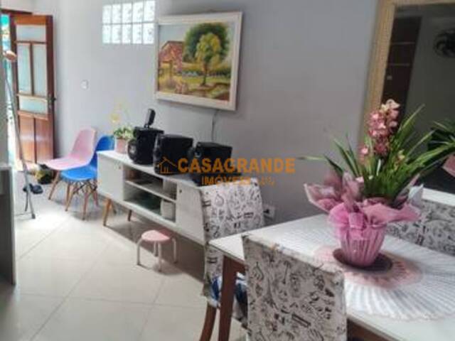 Casa para Venda em São José dos Campos - 2