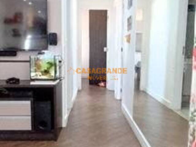 Apartamento para Venda em São José dos Campos - 2