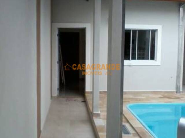 Casa para Venda em São José dos Campos - 3