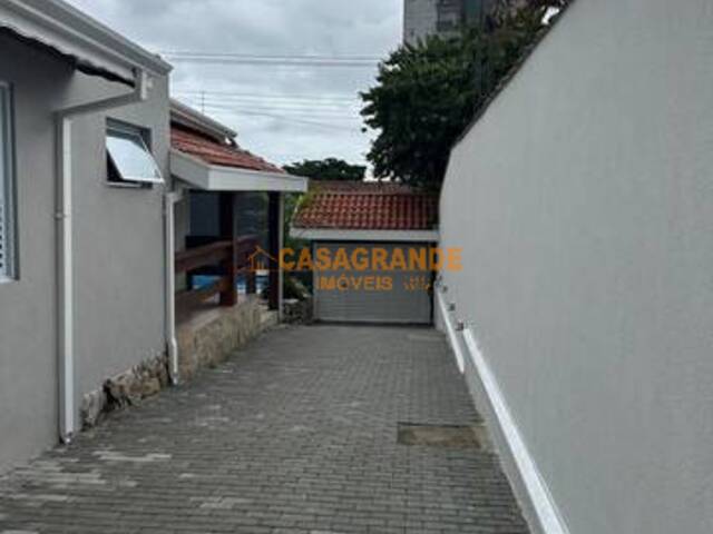 Casa para Venda em São José dos Campos - 4