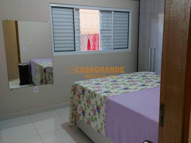 Casa para Venda em São José dos Campos - 4