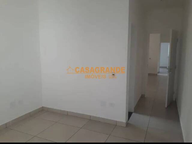 Casa para Venda em São José dos Campos - 4