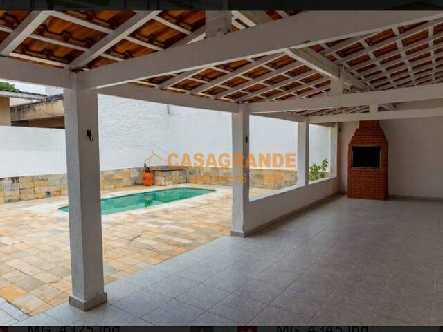 Casa para Venda em São José dos Campos - 3