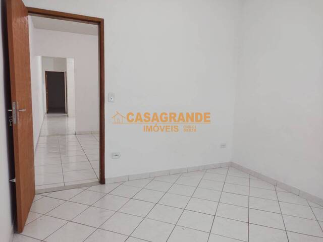 Casa para Venda em São José dos Campos - 3