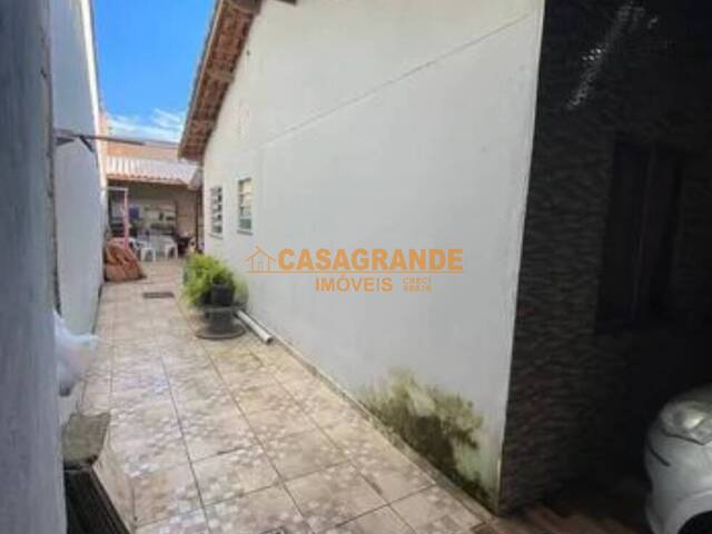 Casa para Venda em São José dos Campos - 4