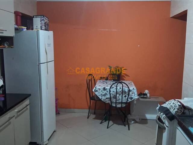 Casa para Venda em São José dos Campos - 2