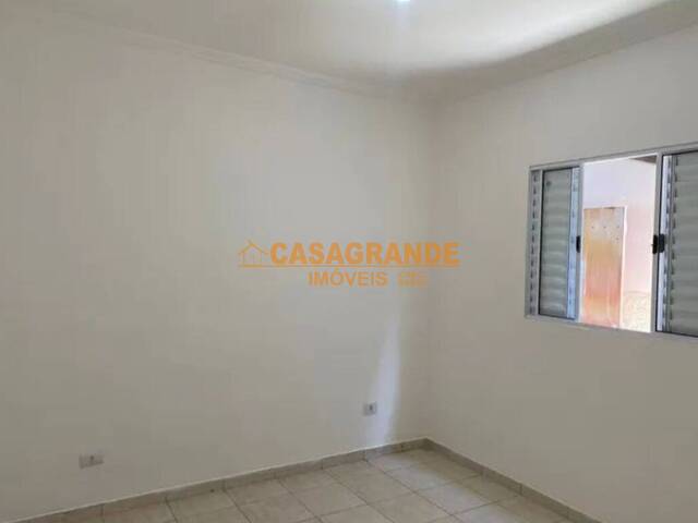 Casa para Venda em São José dos Campos - 4