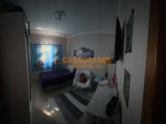 Casa para Venda em São José dos Campos - 4