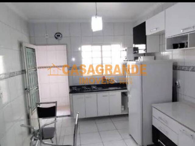 Casa para Venda em São José dos Campos - 4