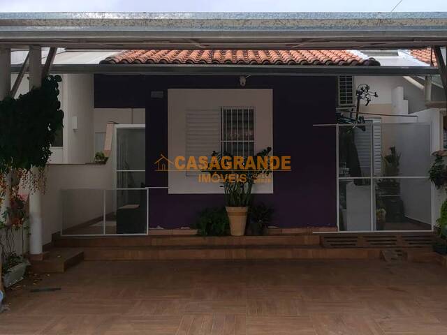 Casa para Venda em São José dos Campos - 2