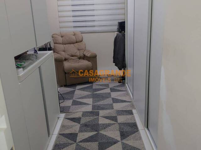 Casa para Venda em São José dos Campos - 3