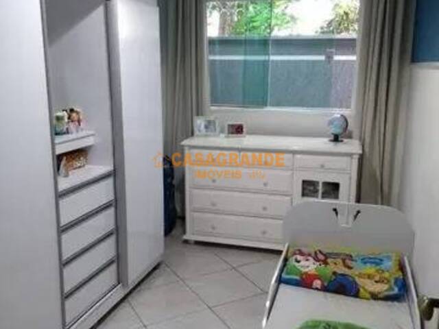 Casa para Venda em São José dos Campos - 4