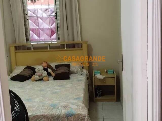 Casa para Venda em São José dos Campos - 2