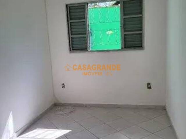 Casa para Venda em São José dos Campos - 3