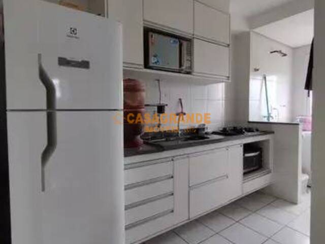 Apartamento para Venda em São José dos Campos - 3