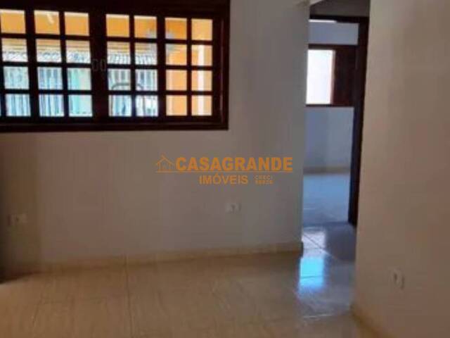 Casa para Venda em São José dos Campos - 4