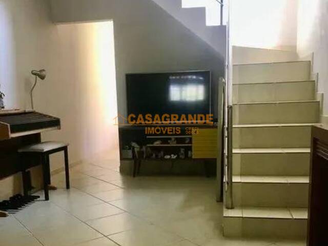 Casa para Venda em São José dos Campos - 4