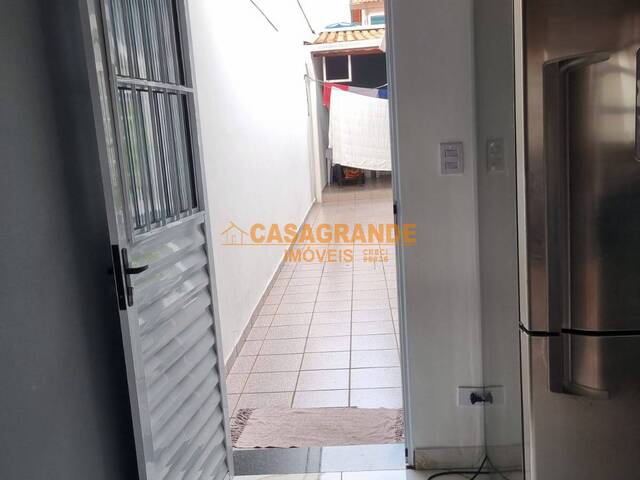 Casa para Venda em São José dos Campos - 4