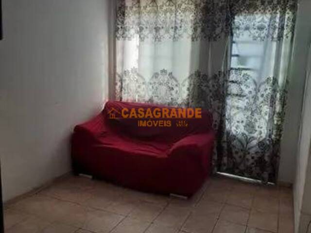 Casa para Venda em São José dos Campos - 2