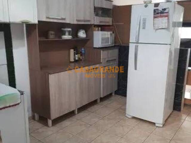 Casa para Venda em São José dos Campos - 5