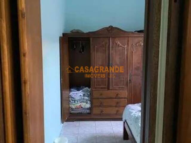 Casa para Venda em São José dos Campos - 5