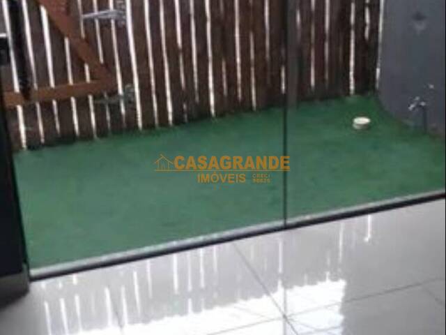 Casa para Venda em São José dos Campos - 2