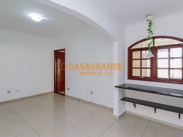 Casa para Venda em São José dos Campos - 2