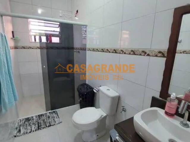 Casa para Venda em São José dos Campos - 3