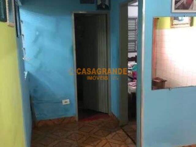 Casa para Venda em São José dos Campos - 3