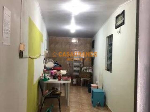 Casa para Venda em São José dos Campos - 2