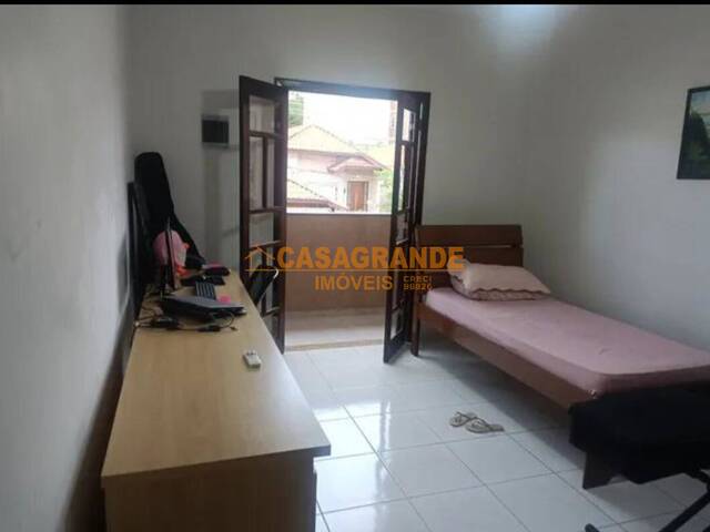 Casa para Venda em São José dos Campos - 3