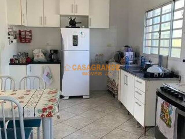 Casa para Venda em São José dos Campos - 4