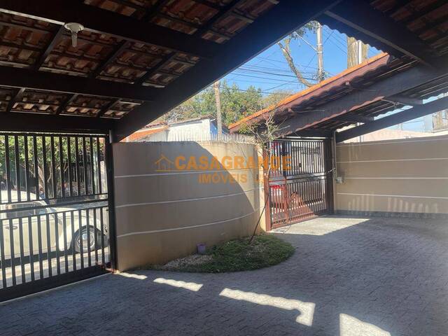 Casa para Venda em São José dos Campos - 3