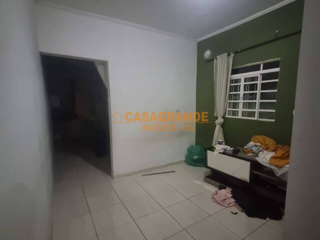 Casa para Venda em São José dos Campos - 3