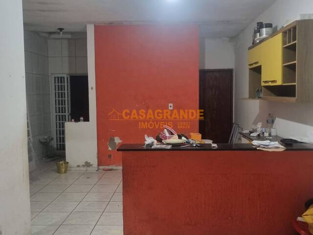 Casa para Venda em São José dos Campos - 4