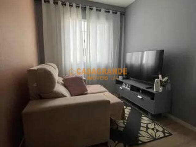 Apartamento para Venda em São José dos Campos - 2