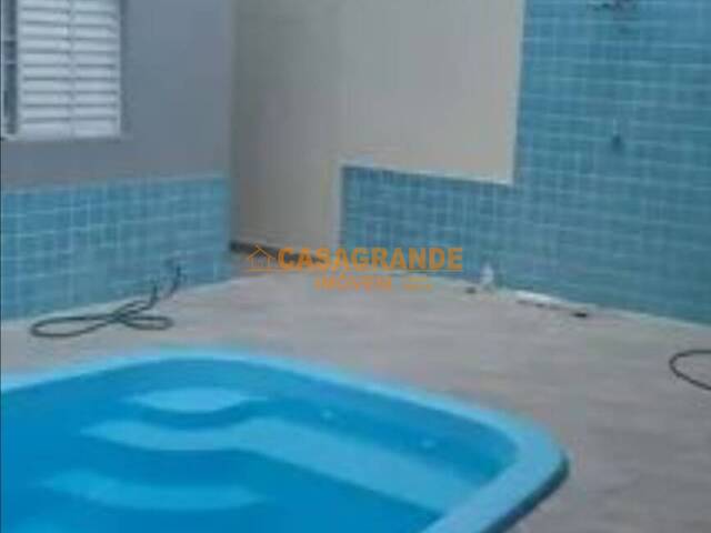 Casa para Venda em São José dos Campos - 2