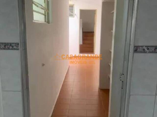 Casa para Venda em São José dos Campos - 4