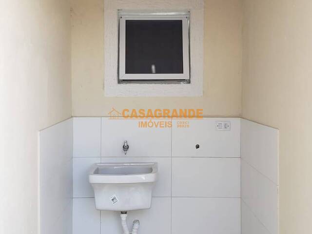 Casa para Venda em São José dos Campos - 4