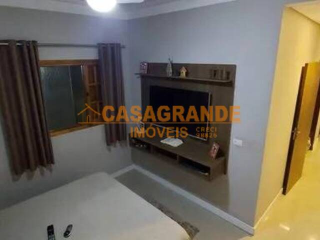 Casa para Venda em São José dos Campos - 2