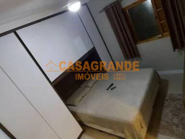 Casa para Venda em São José dos Campos - 3