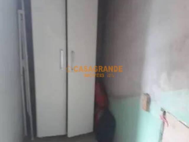 Casa para Venda em São José dos Campos - 4