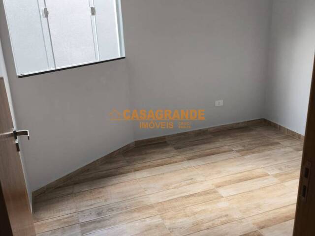 Casa para Venda em São José dos Campos - 3