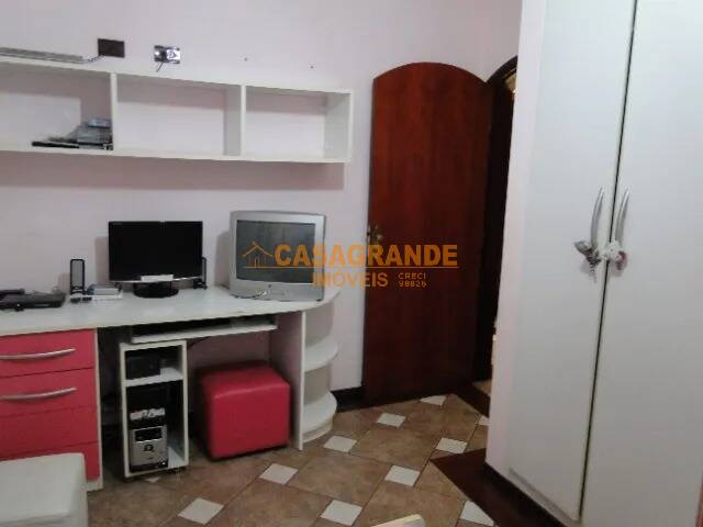 Casa para Venda em São José dos Campos - 4