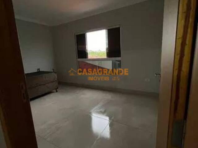 Casa para Venda em São José dos Campos - 5